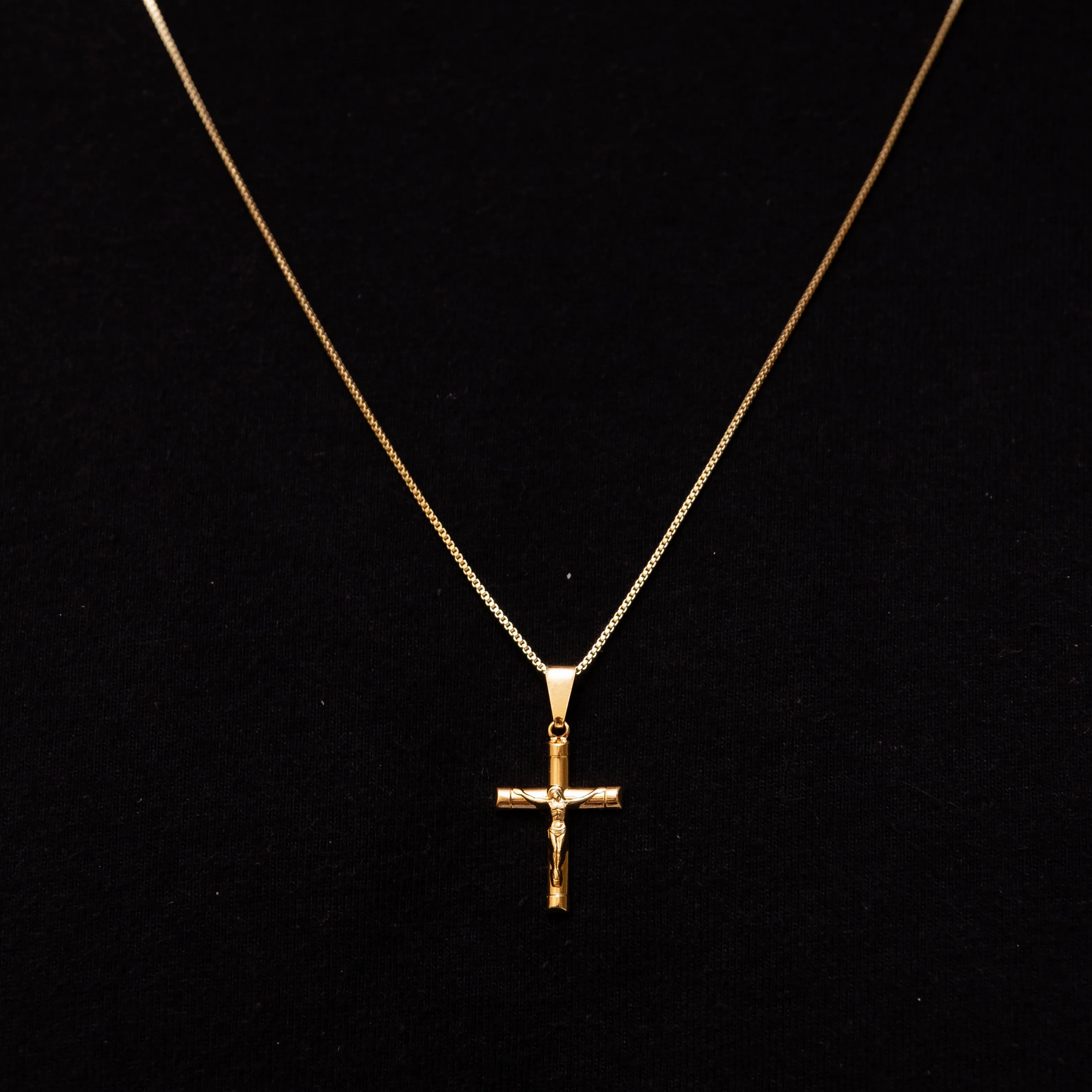 CORRENTE VENEZIANA 1MM COM PINGENTE CRUCIFIXO BANHADO A OURO 18K