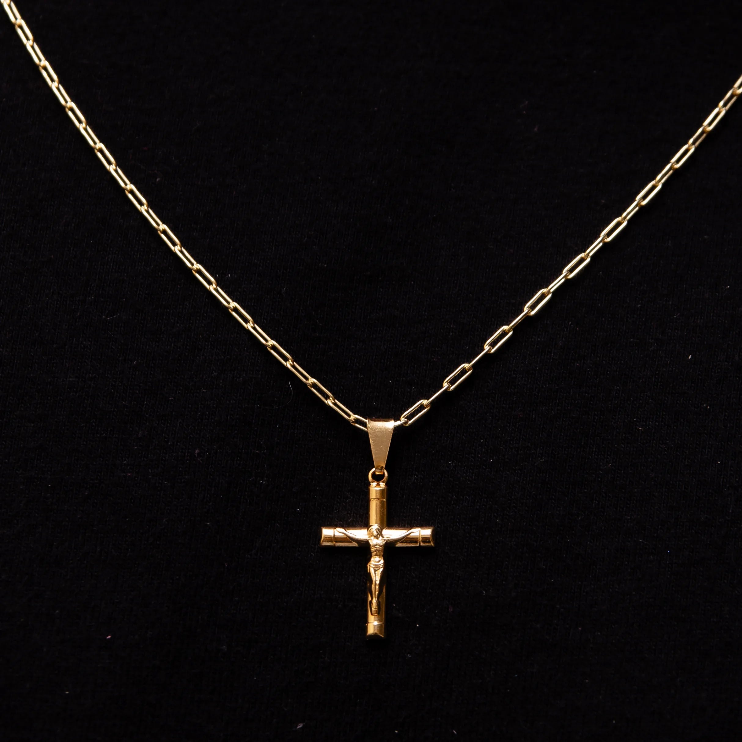 Corrente Elo alongado 2mm com Pingente Cucifixo Banhado a Ouro 18k