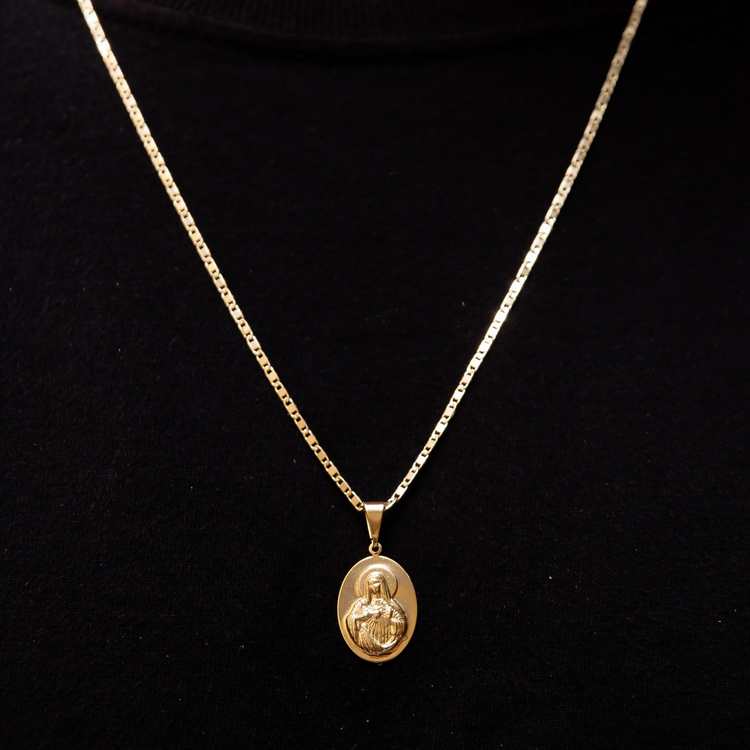 Corrente Piastrine 2mm com Pingente SCDJ Banhado a Ouro 18k