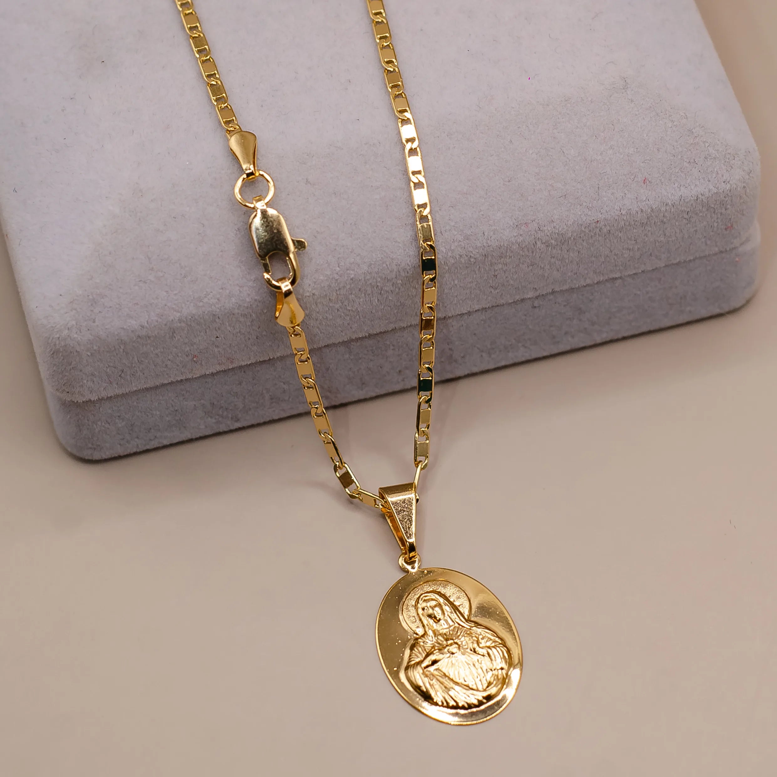 Corrente Piastrine 2mm com Pingente SCDJ Banhado a Ouro 18k