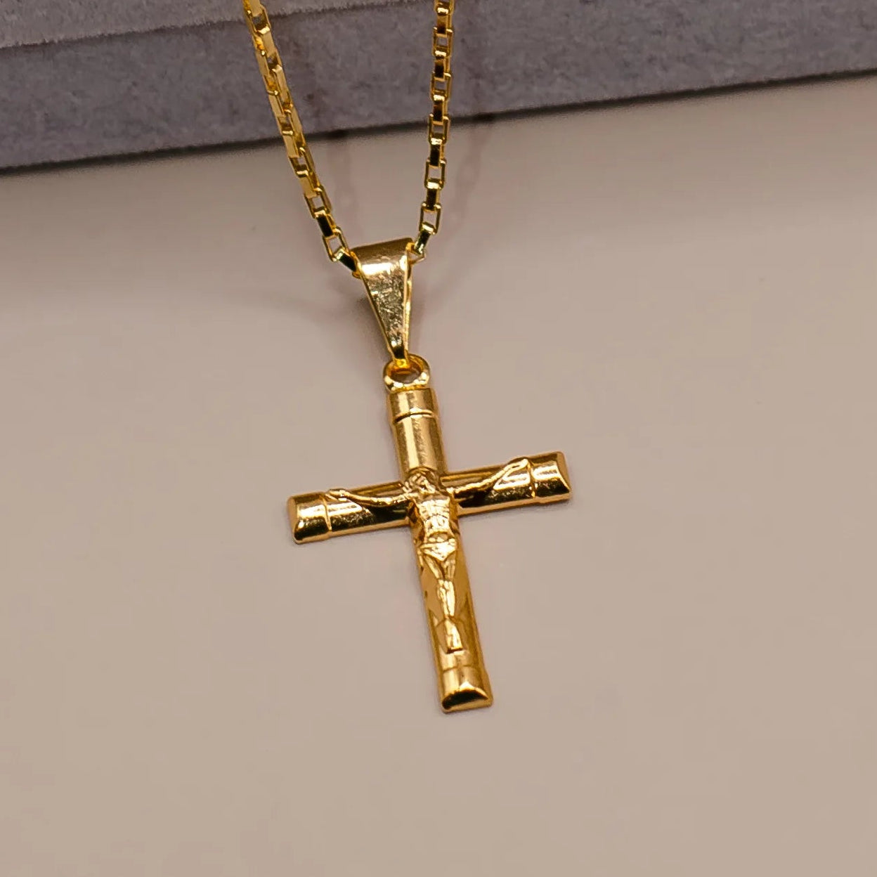 Pingente Cruz com Jesus Banhado a Ouro 18k