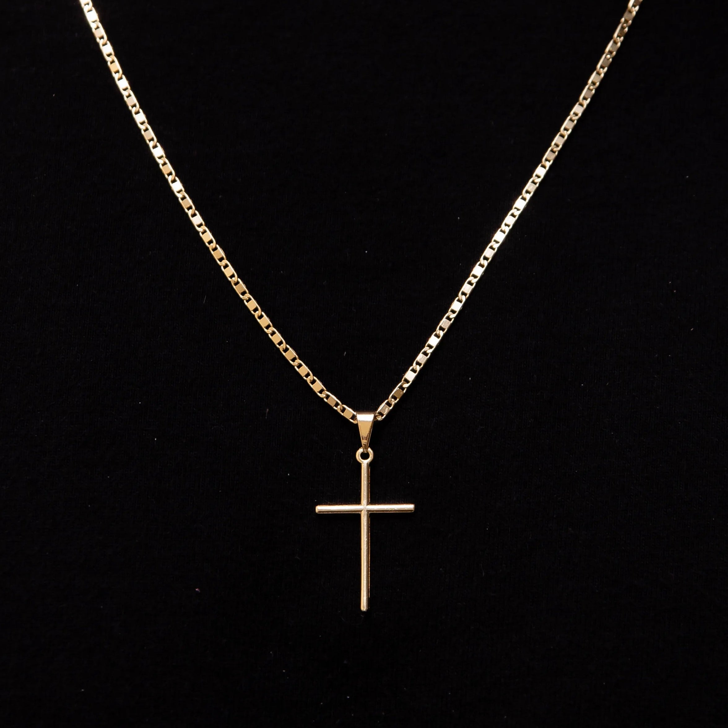Corrente Piastrine 2mm com Pingente Cruz Palito Banhado a Ouro 18k