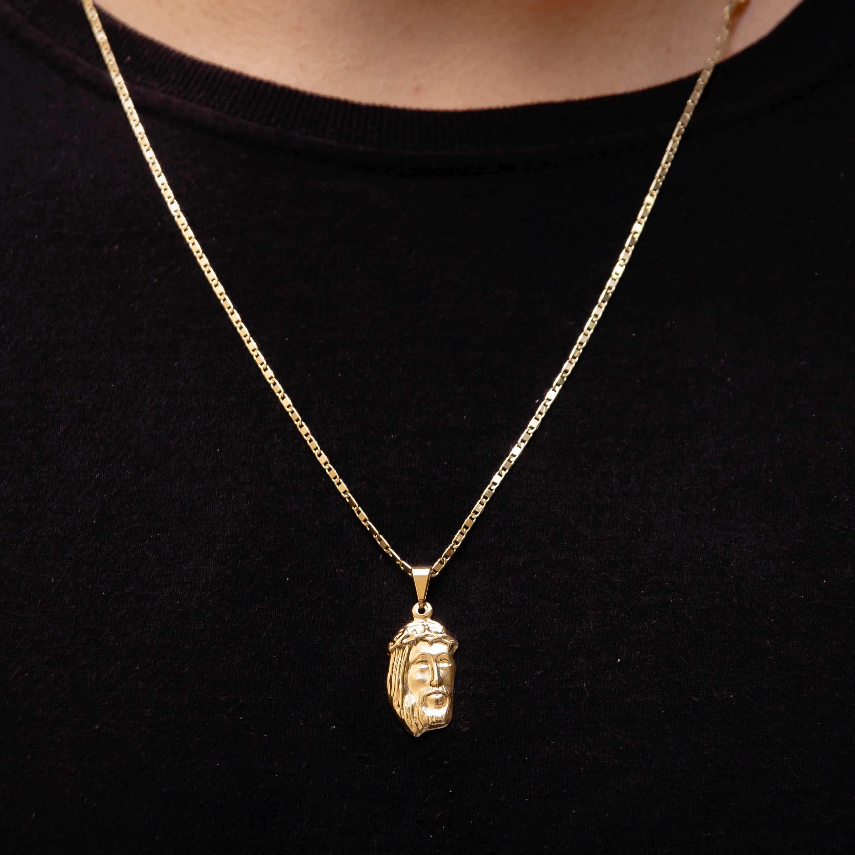 Corrente Piastrine 2mm com Pingente Face de Cristo Banhado a Ouro 18k