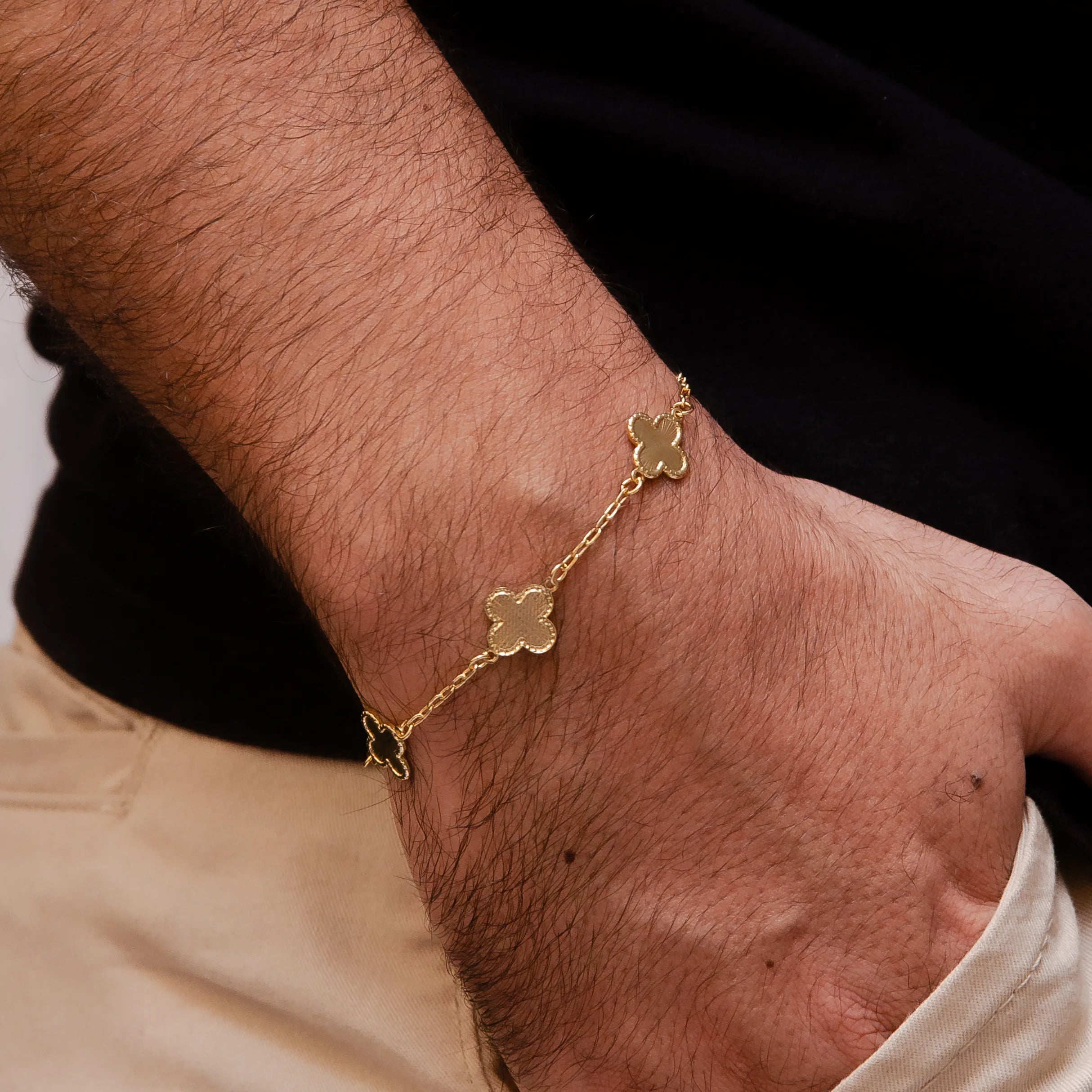 PULSEIRA 5 TREVOS FRISO BANHADO A OURO 18K
