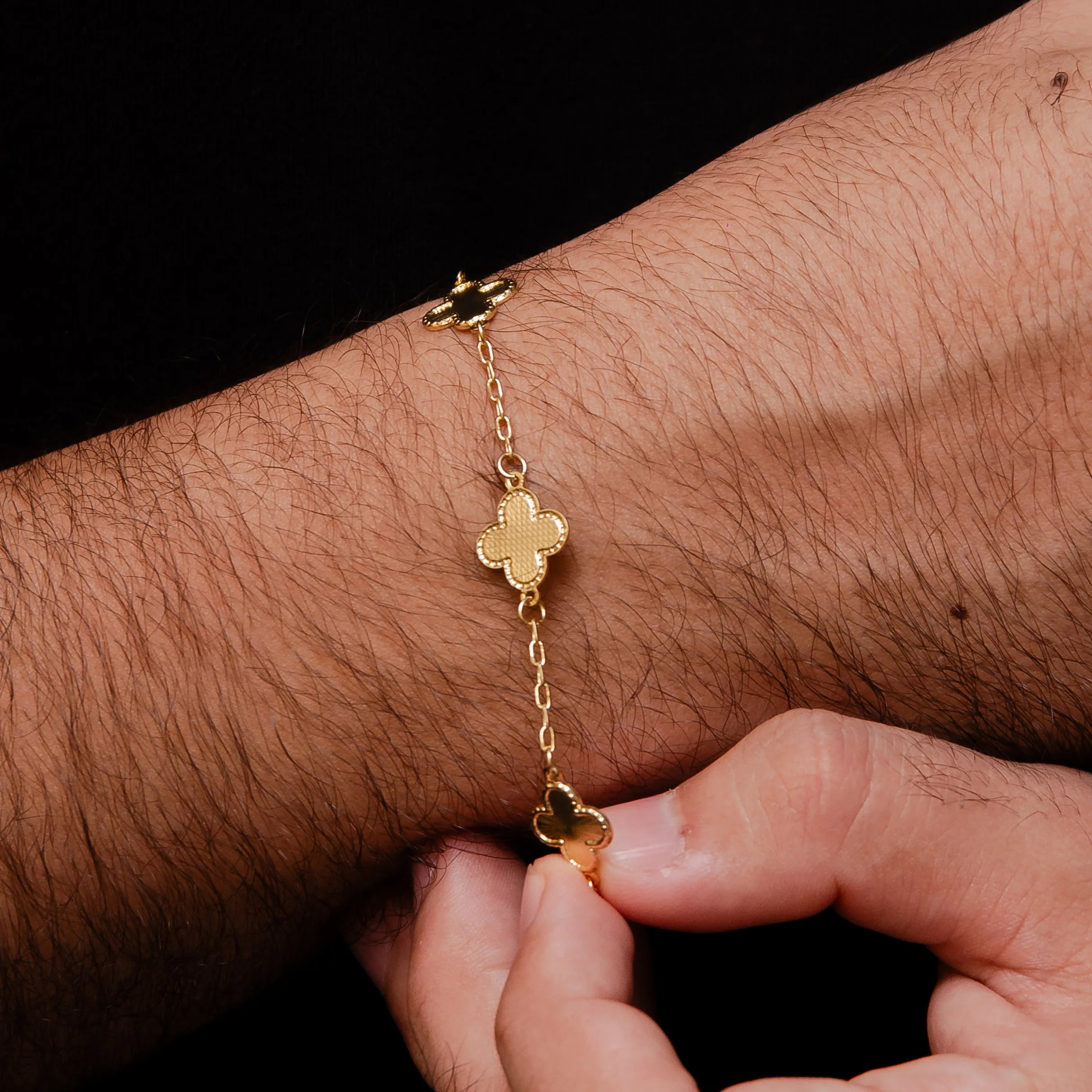 PULSEIRA 5 TREVOS FRISO BANHADO A OURO 18K