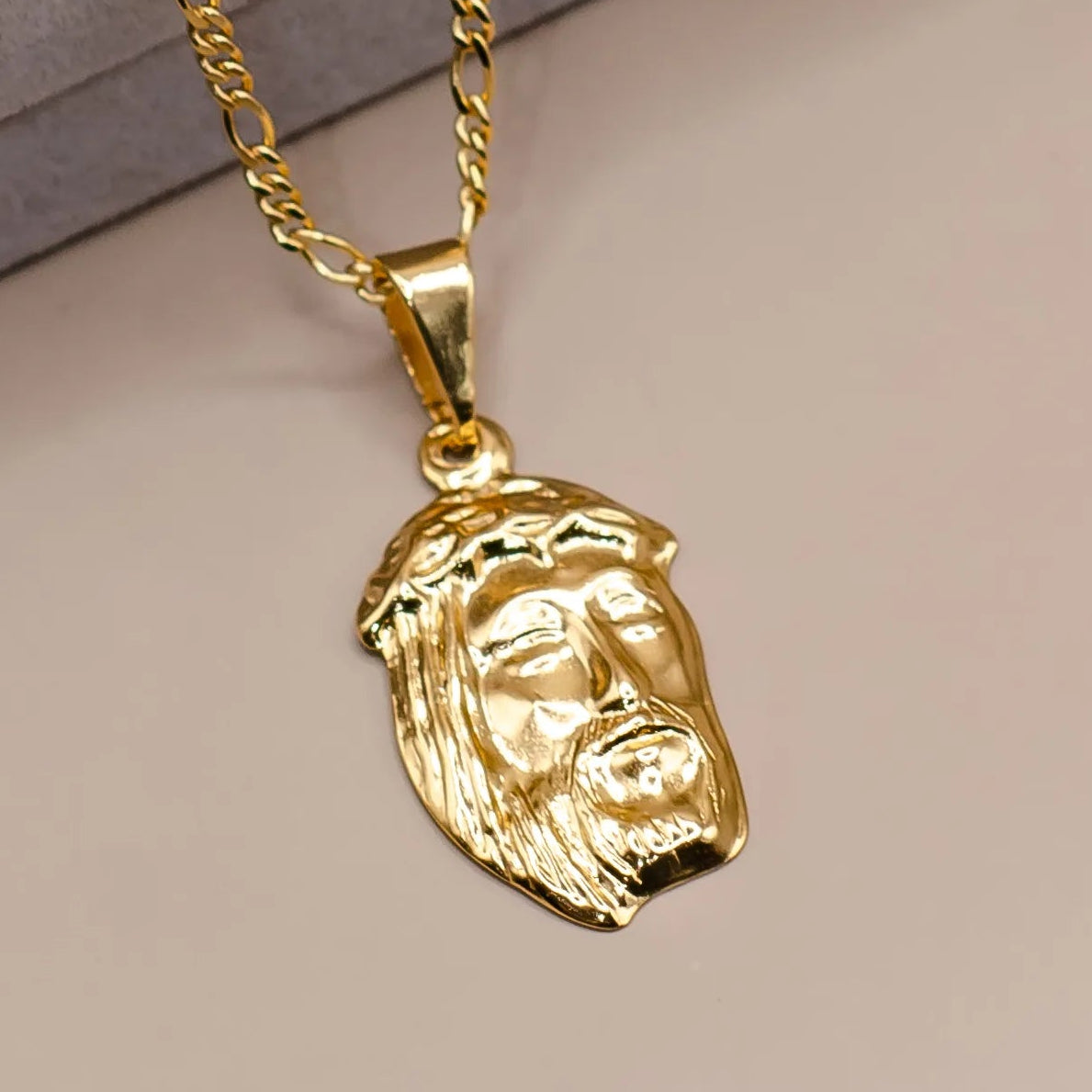Pingente Face de Cristo P Banhado a Ouro 18k