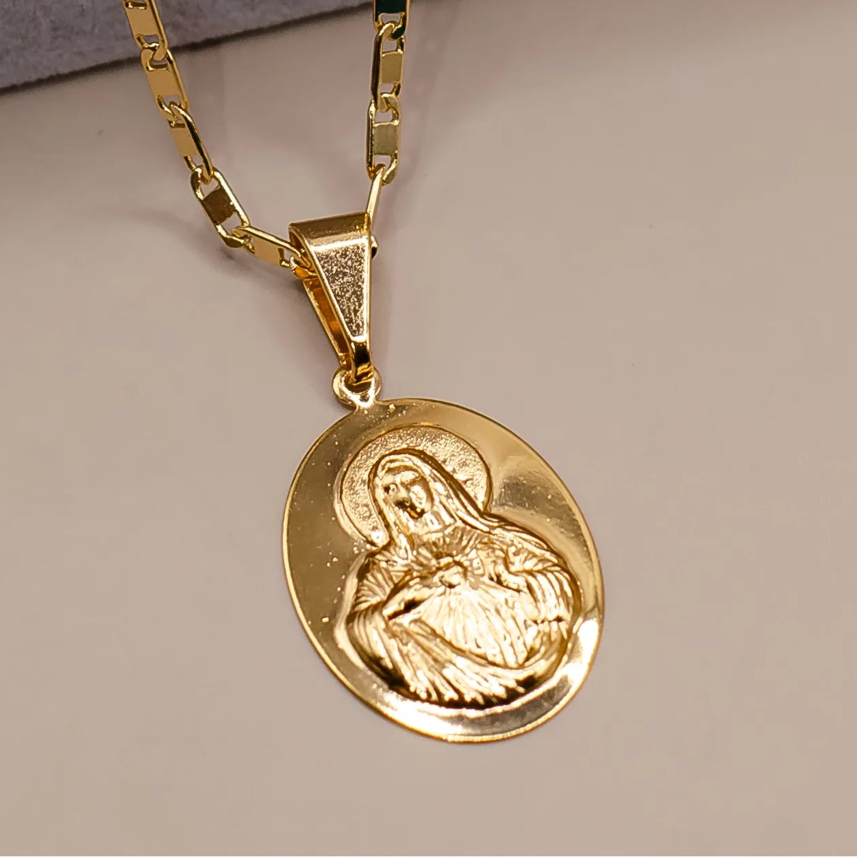 Pingente Sagrado Coração de Maria Banhado a Ouro 18k